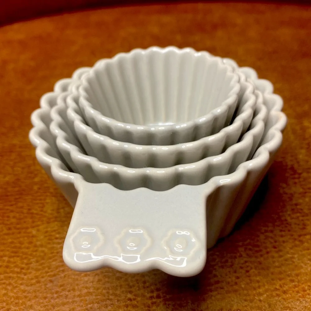 Ciroa Sweet Shop Opalescent Cup Cake Holder Type Graduated Measuring Cups EUC